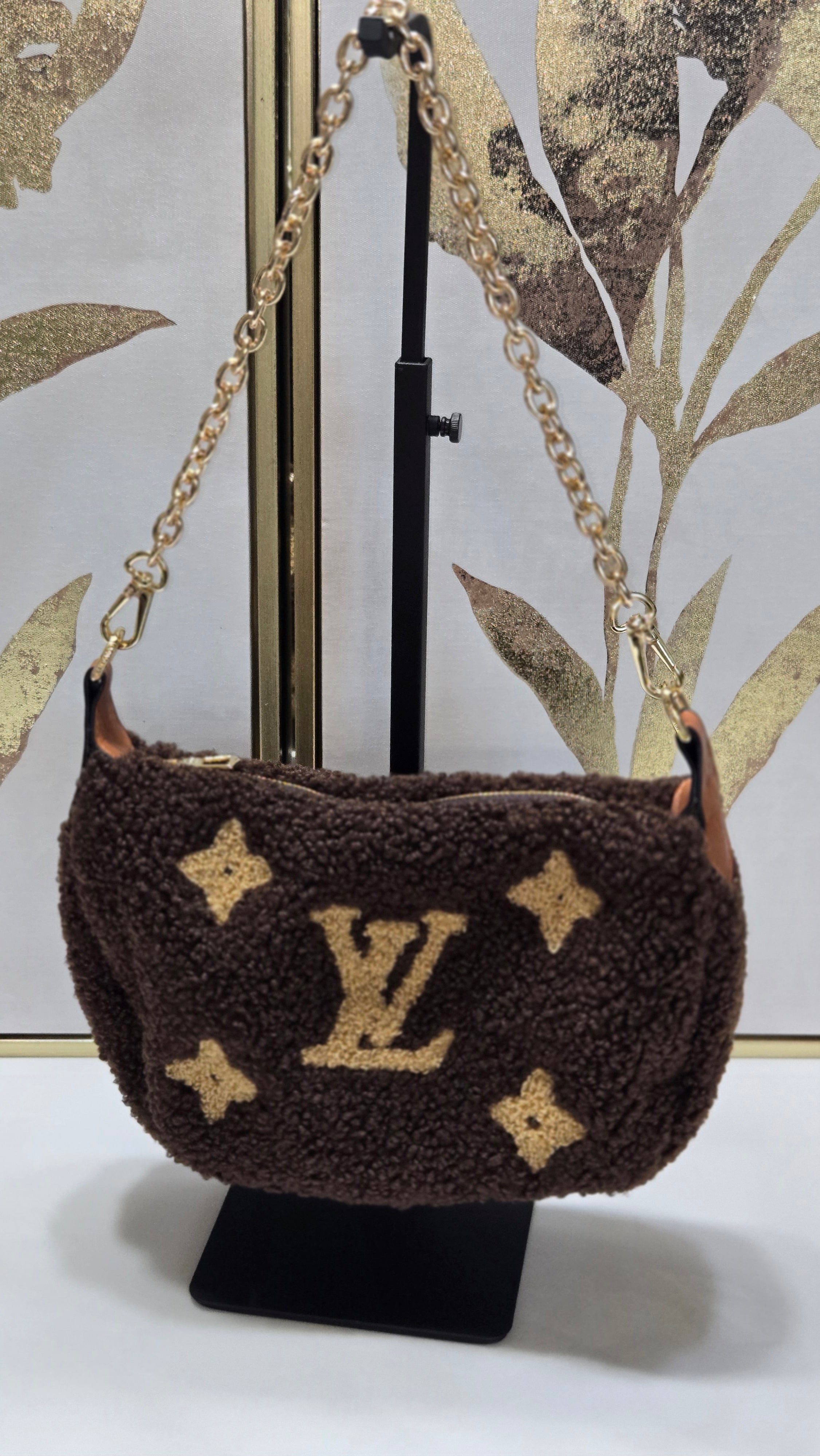 Luxe Teddy Chain Shoulder Bag – Brown Luxury-Inspired Monogram